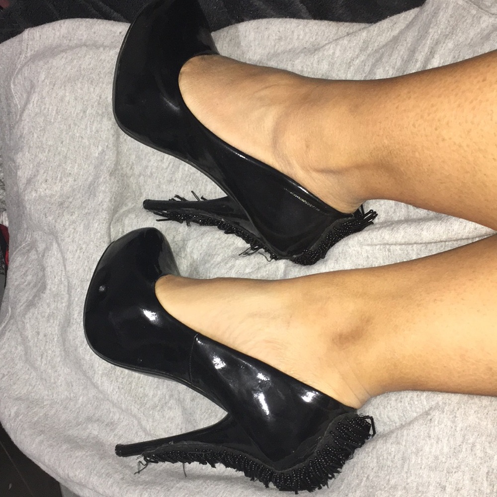 Black rhinestone-tail Heels